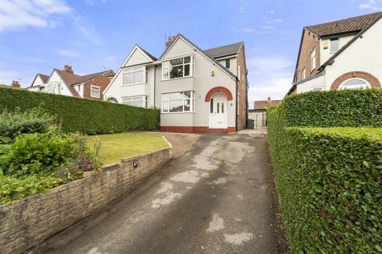 Carrington Lane, Sale
