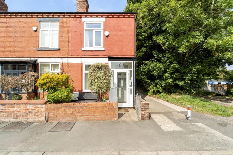 Roebuck Lane, Sale