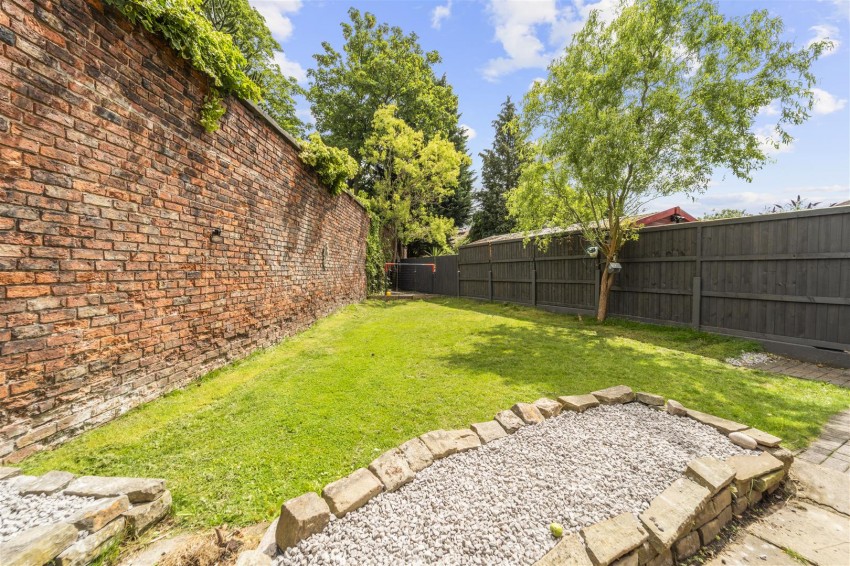 Images for Oakfield, Sale, M33